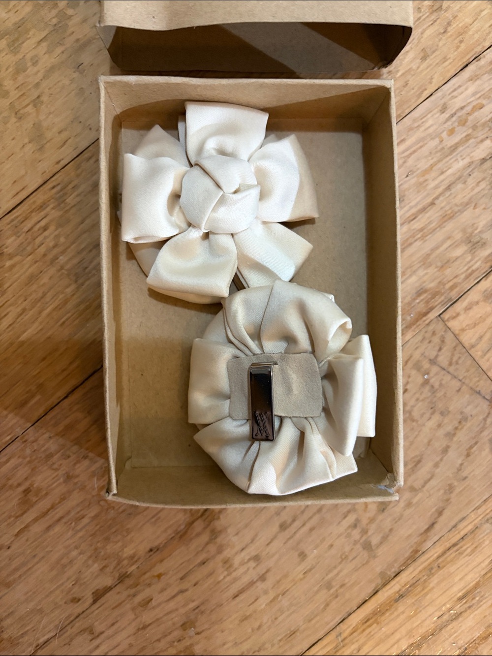 Women's Cream Fabric Flower Shoe Clips - Set of 2